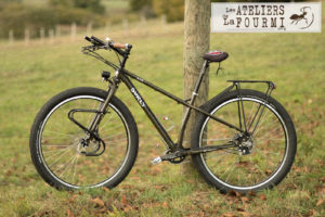 [:fr]Vélo de Voyage Rohloff Surly ECR//KRAMPUS La Fourmi - 29x2.20 à 29x3.0[:en]Vélo de Voyage Rohloff Surly ECR La Fourmi - 29x2.20 à 29x3.0[:]